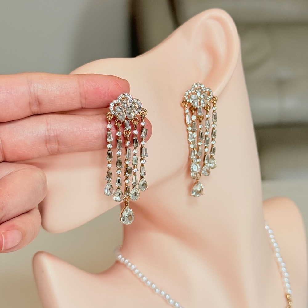 ⚜️ Elegant Gold and Silver Dangle Earrings - Picture 8 of 8